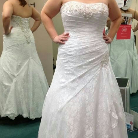 A-line Lace Wedding Dress with Side Split Detail - Picture 7 of 8